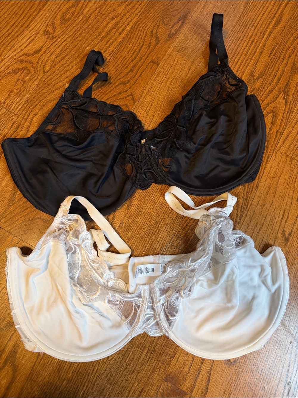 Lilyette underwire bras with lace - size 42DDD - set of 2 - black and white